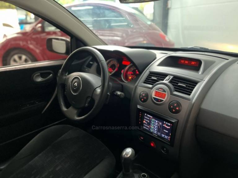 RENAULT - MÉGANE - 2013/2013 - Preta - R$ 36.900,00