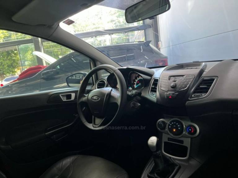 FORD - FIESTA - 2017/2017 - Branca - R$ 52.900,00