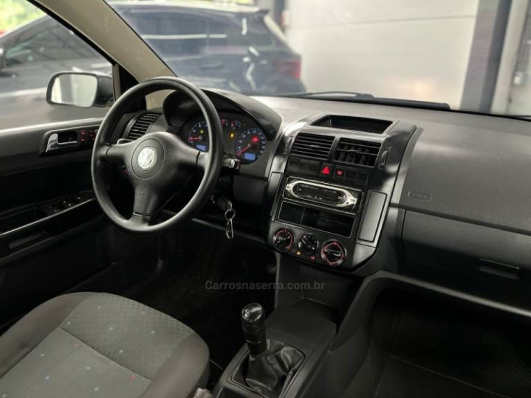VOLKSWAGEN - POLO - 2006/2006 - Preta - R$ 29.900,00