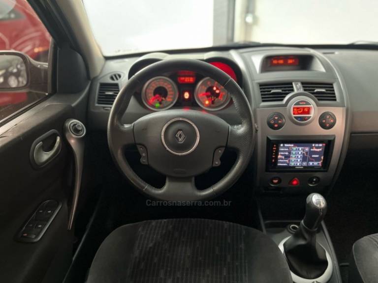 RENAULT - MÉGANE - 2013/2013 - Preta - R$ 36.900,00