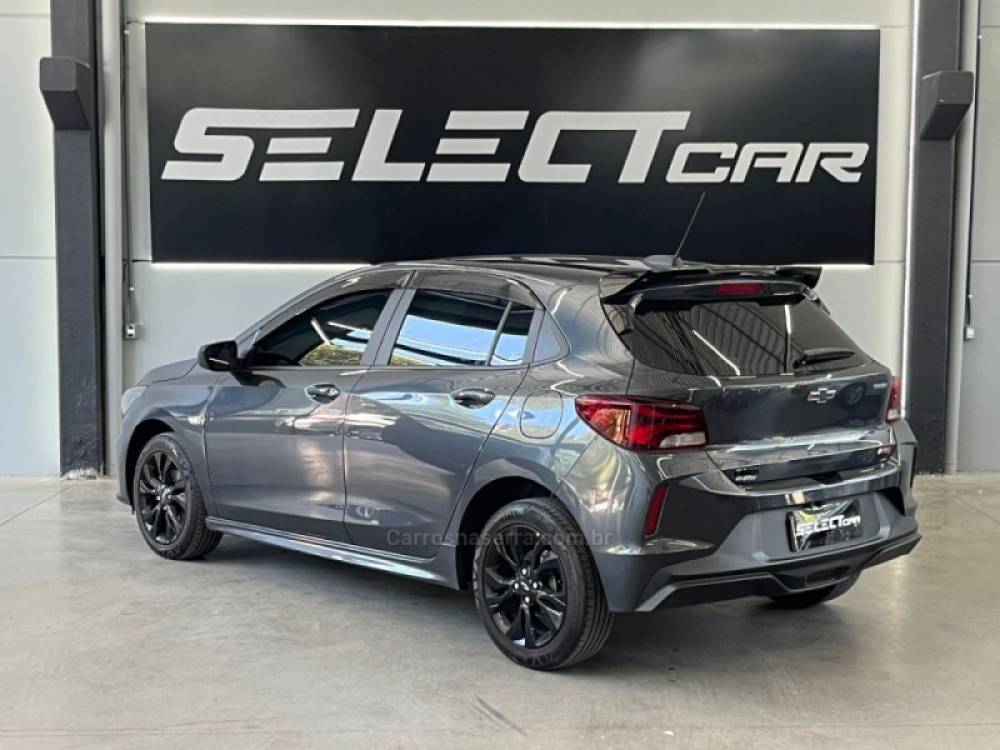 CHEVROLET - ONIX - 2023/2024 - Preta - R$ 109.900,00
