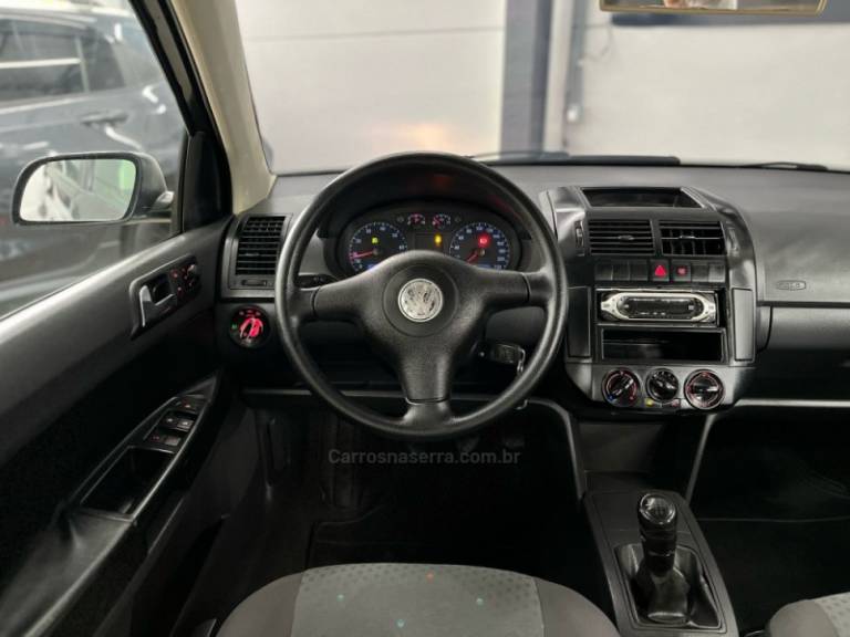 VOLKSWAGEN - POLO - 2006/2006 - Preta - R$ 29.900,00